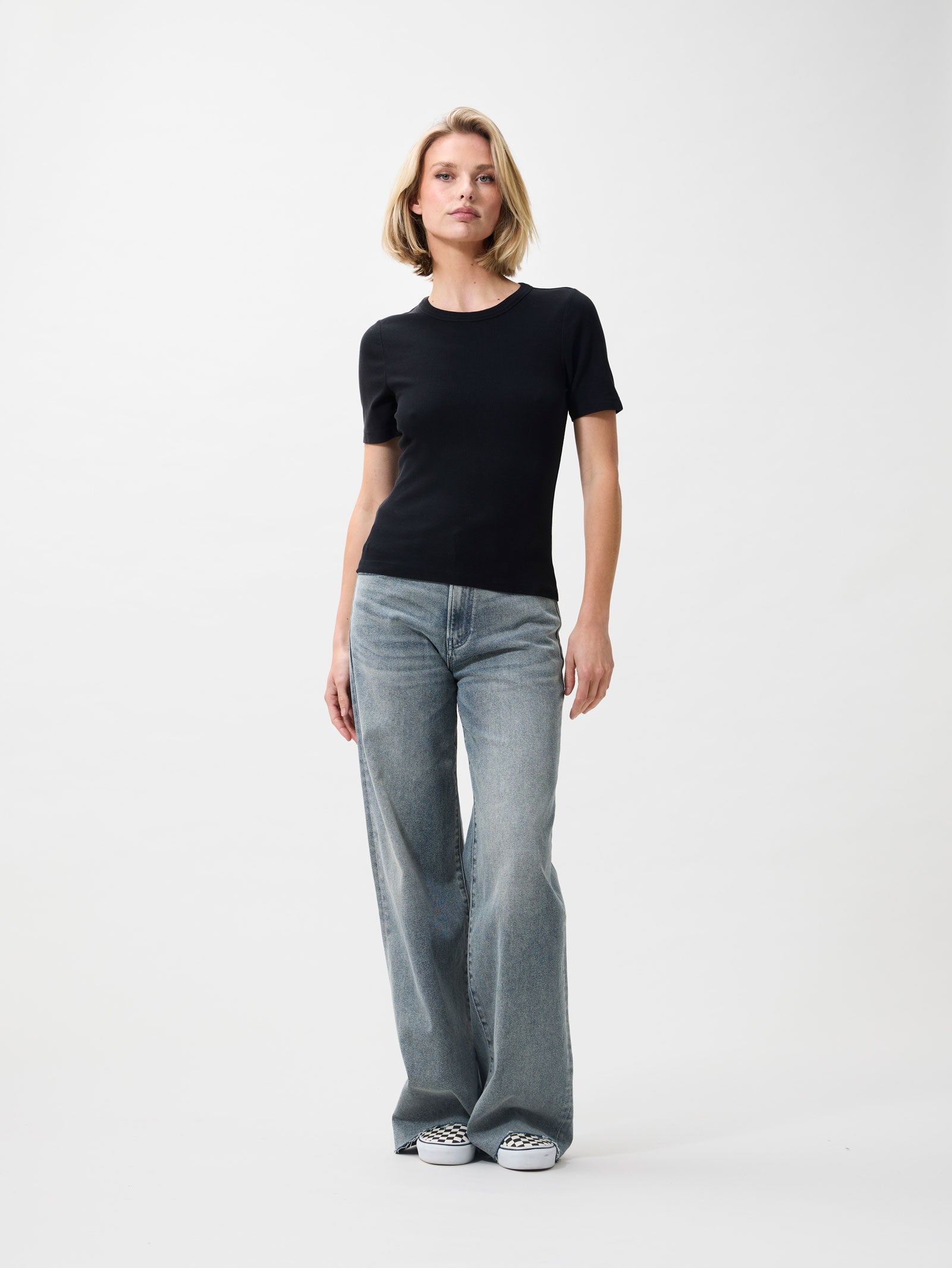 RIB TAYLOR TEE - BLACK