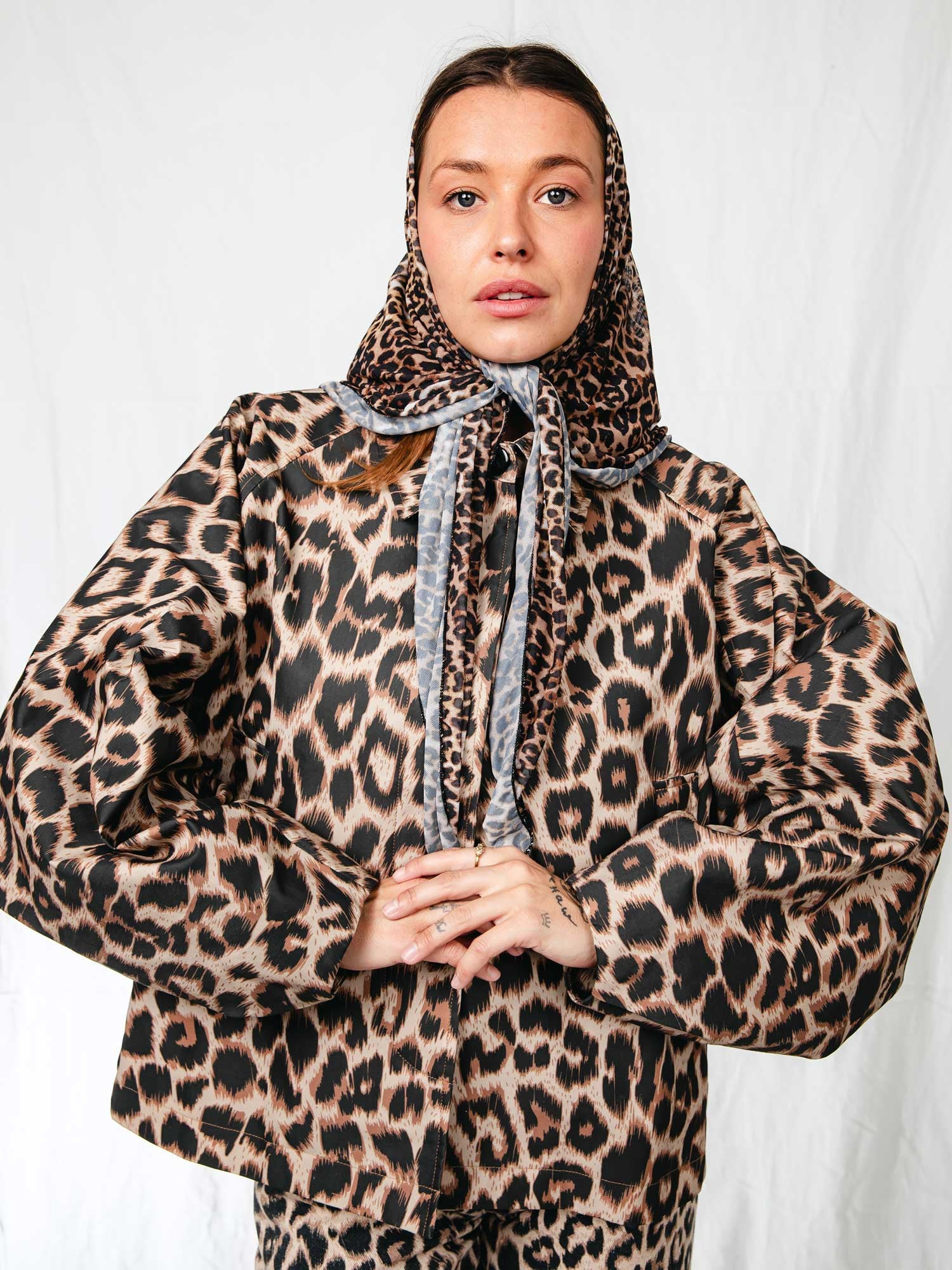Korte trenchcoat met leopard dessin | Grey Morn