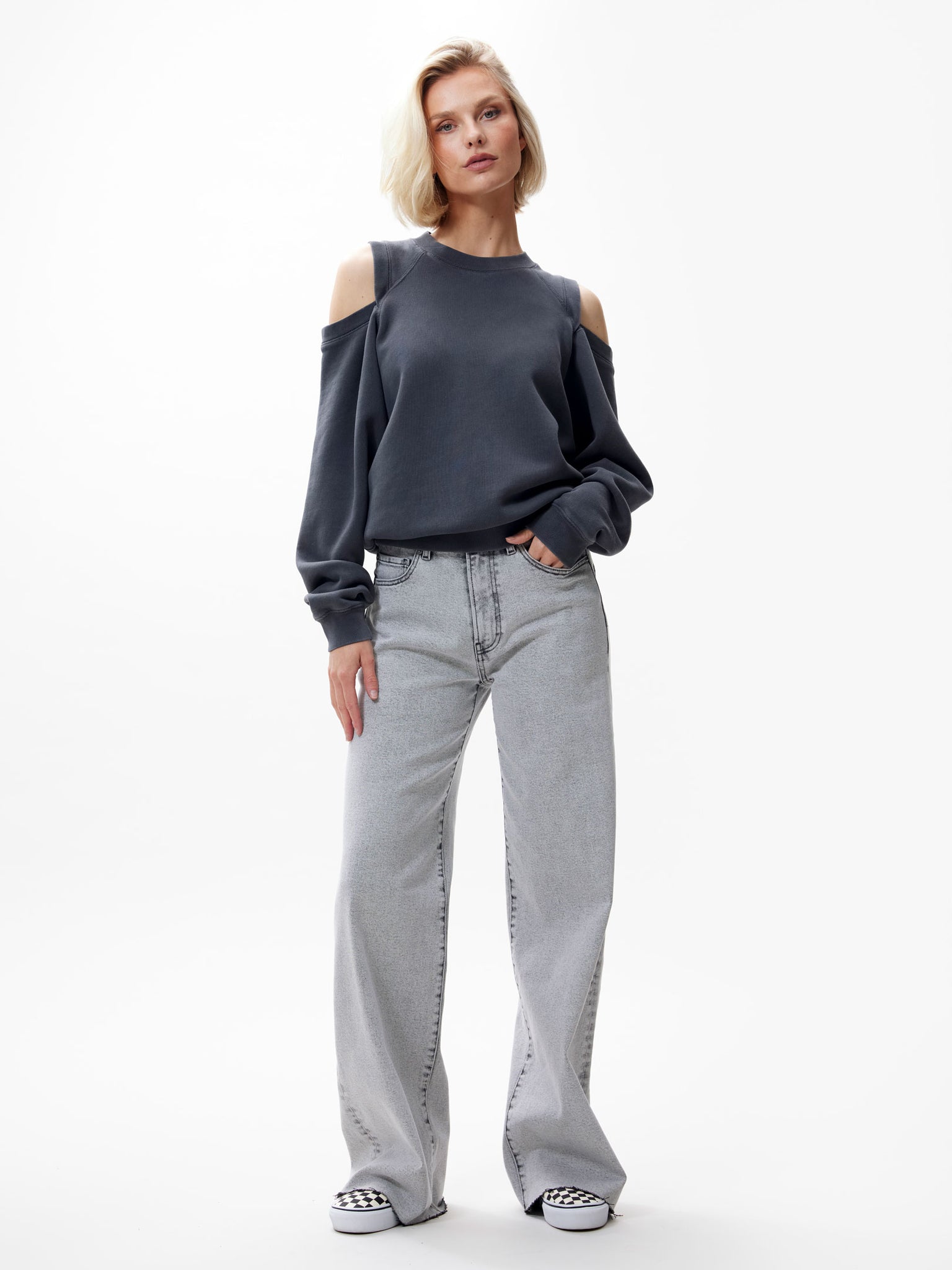 Sweater with open shoulders | Carbon
