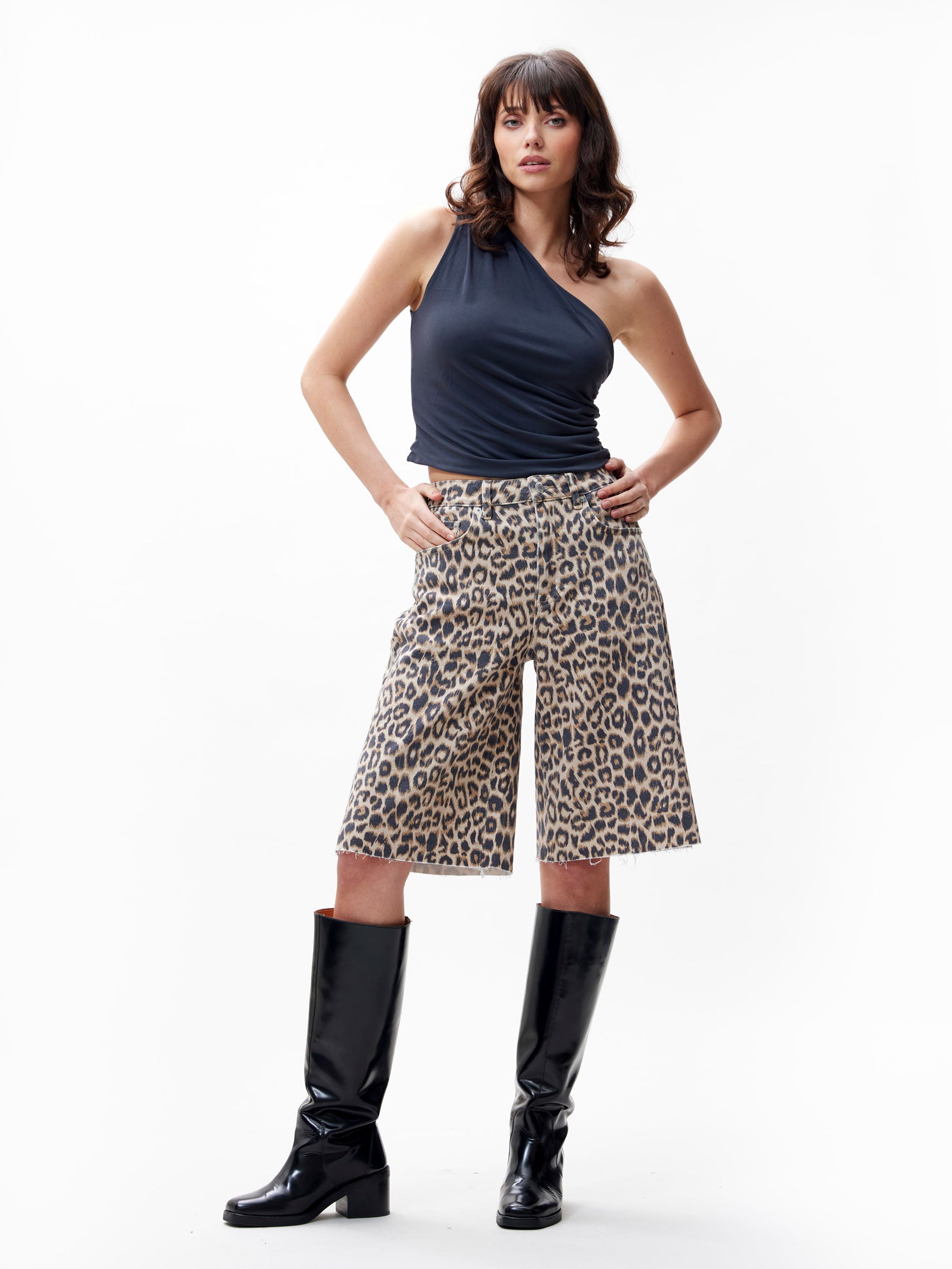 Loose fit jorts met leopard dessin | Grey Morn