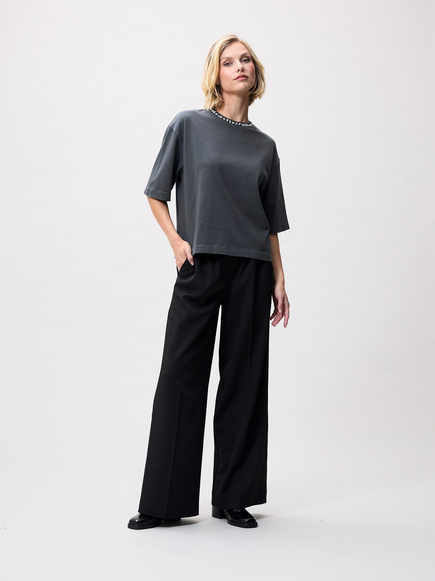 Losvallend Tshirt met strass stenen | Carbon