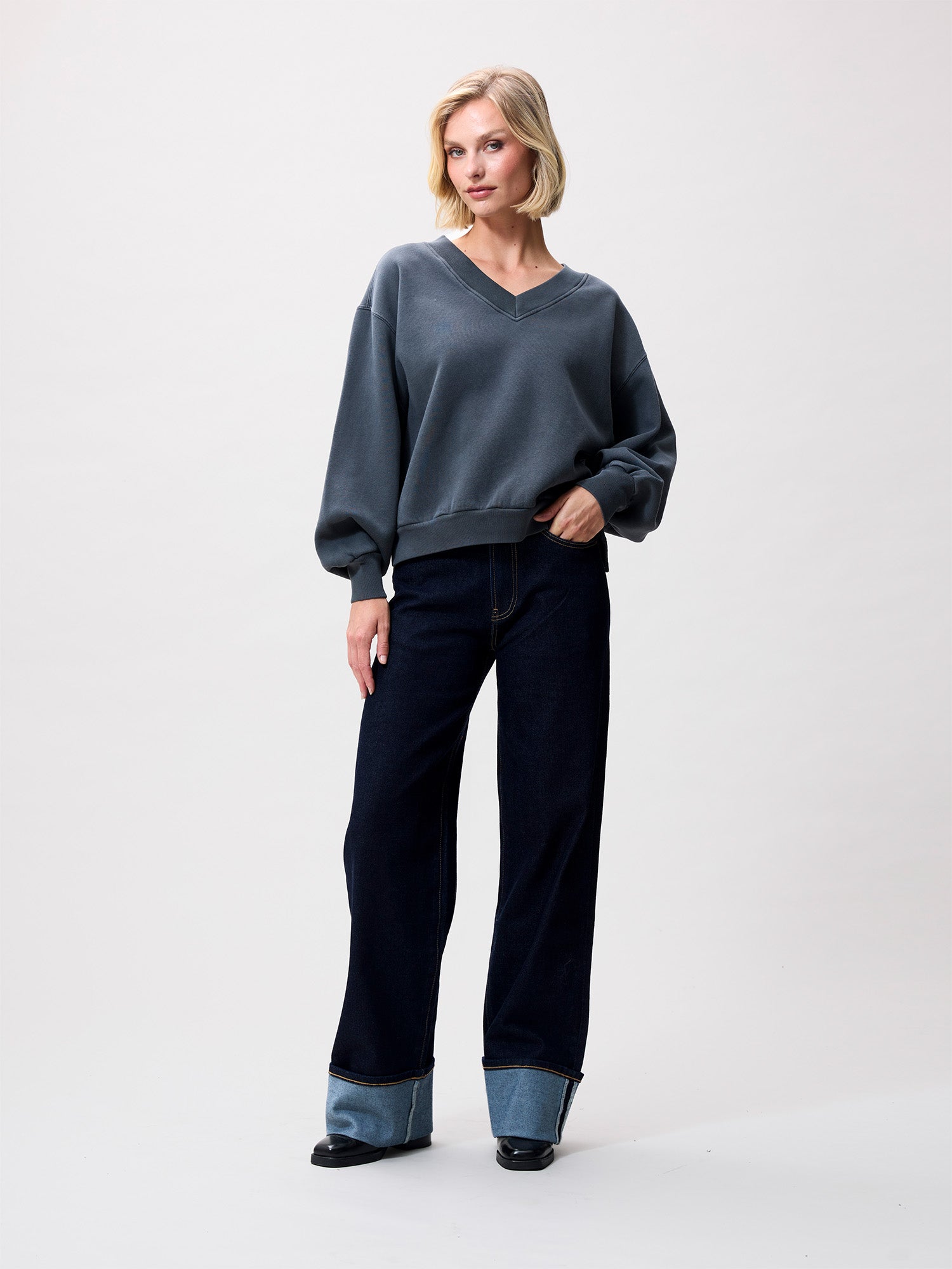 Sweater with Vneck | Carbon