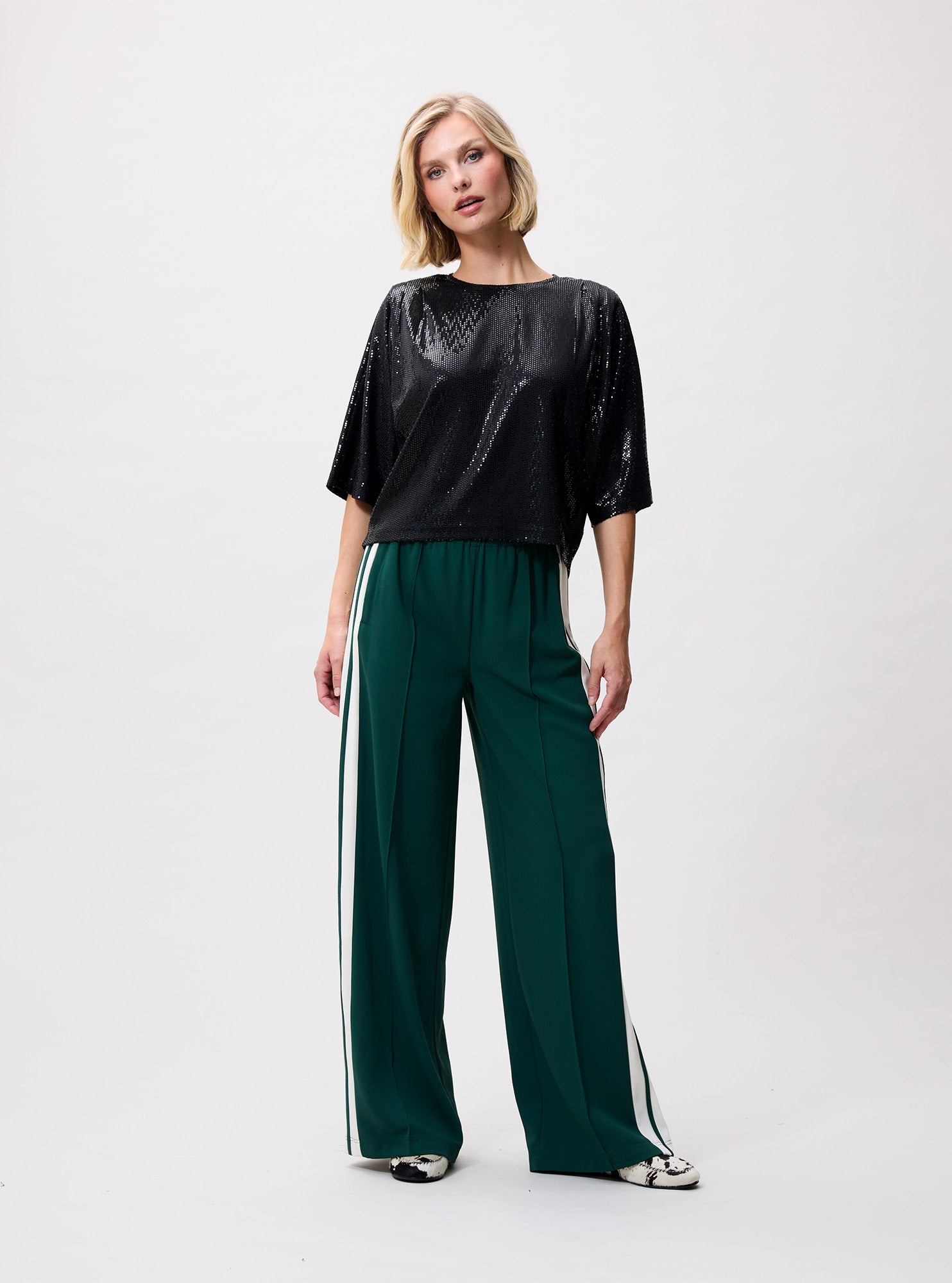 Pleated shoulder top | Black