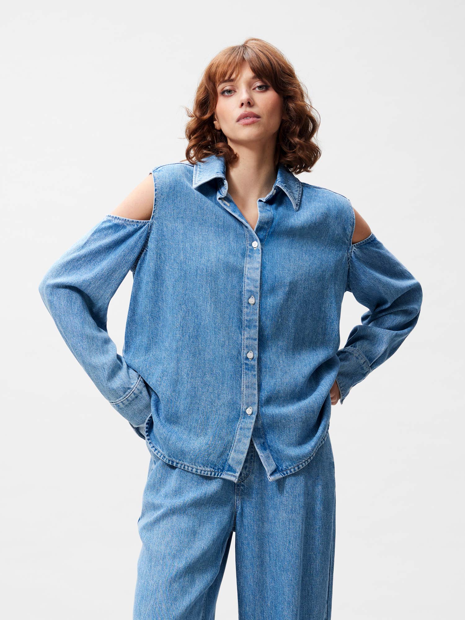 Denim blouse met open schouder | Blue
