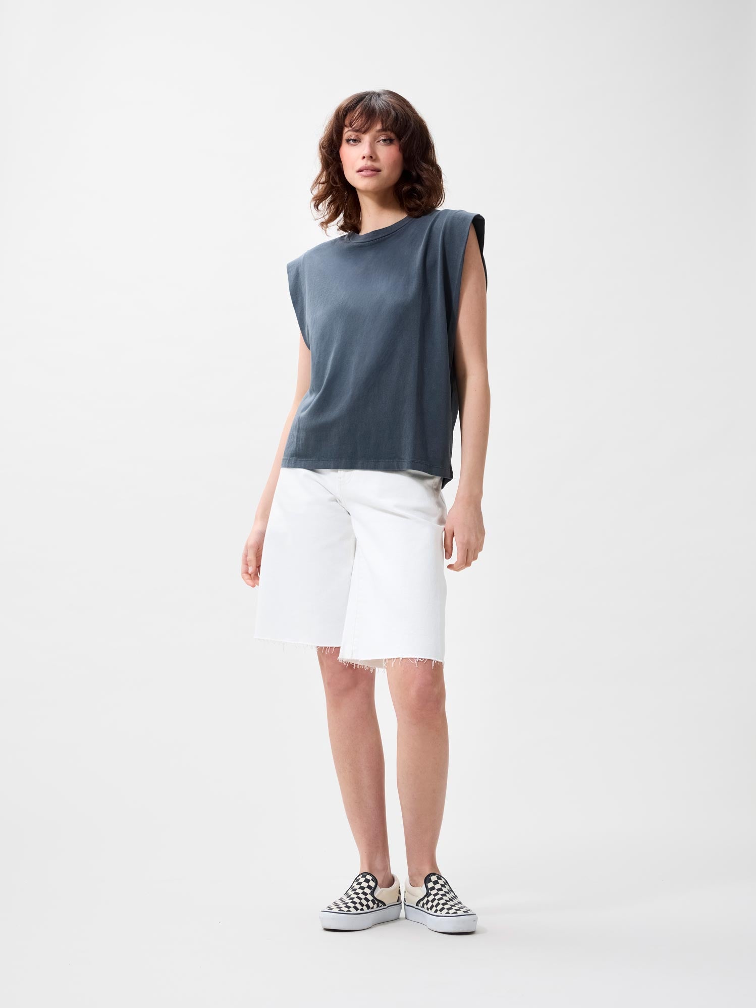 Folded shoulder singlet | Carbon