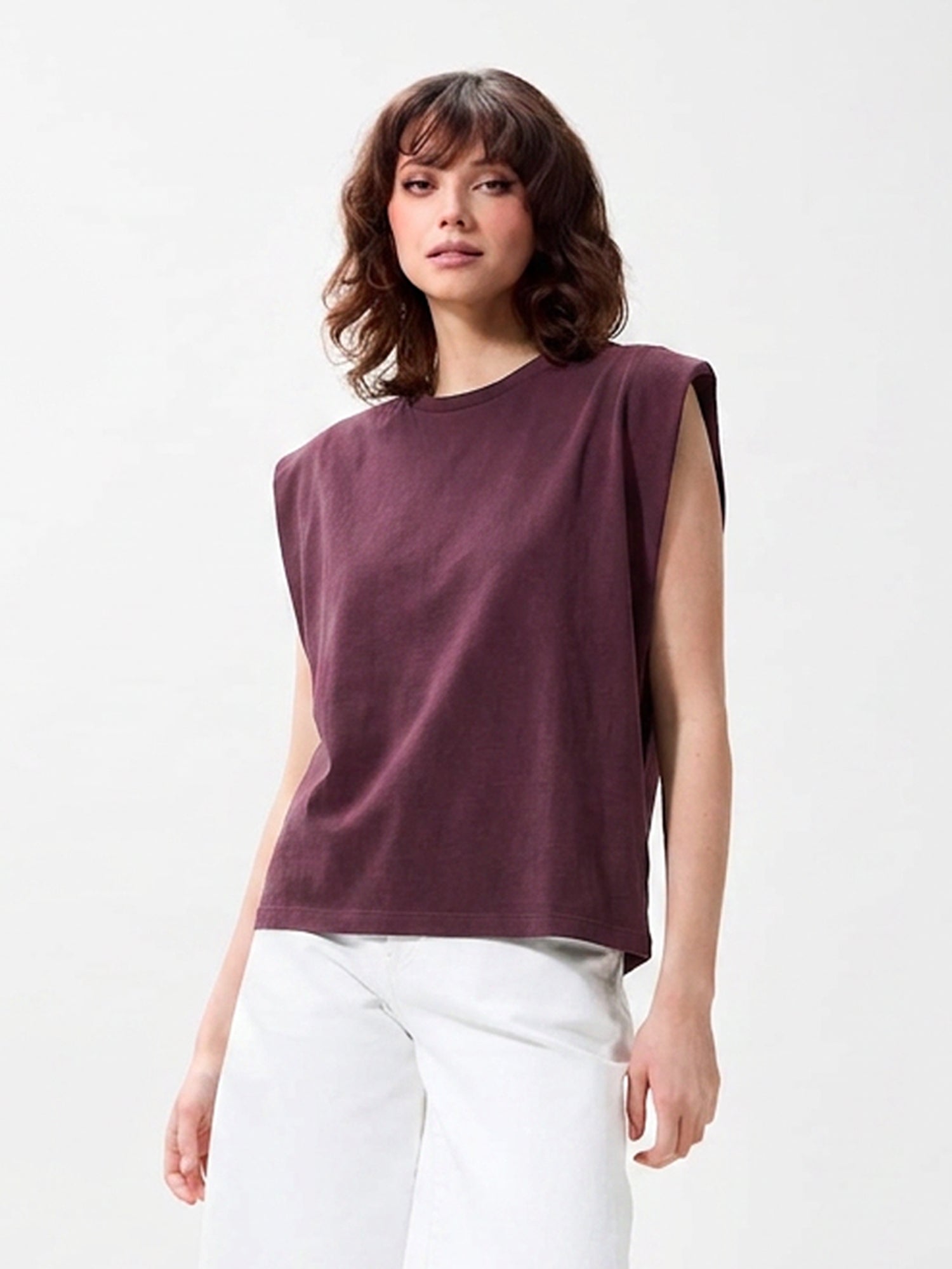 Folded shoulder singlet | Winetasting