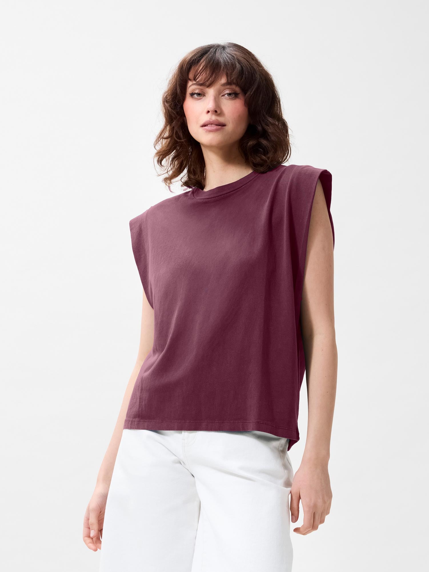 Folded shoulder singlet | Winetasting