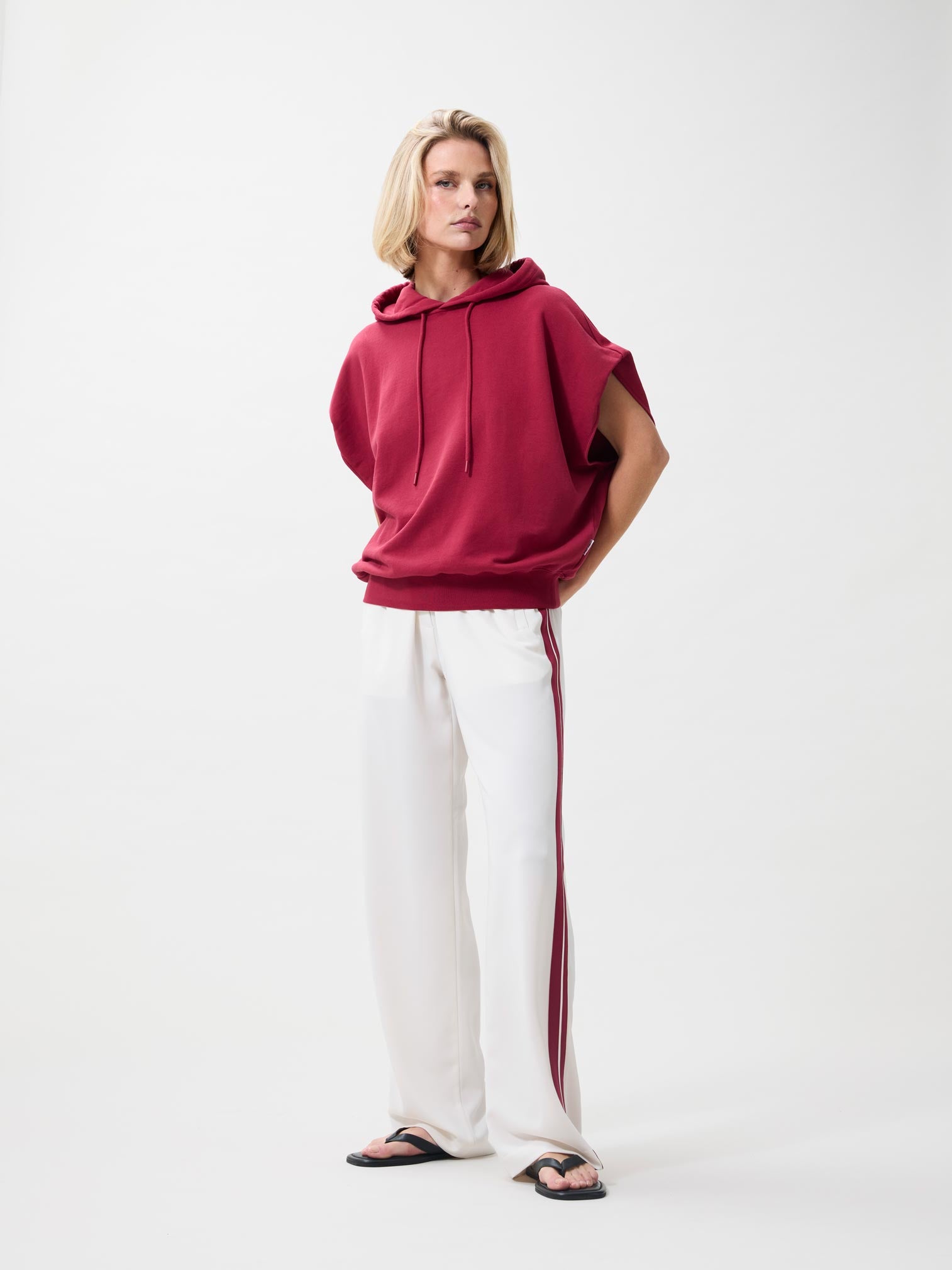 Sleeveless sweater with hood | Cranberry Juice