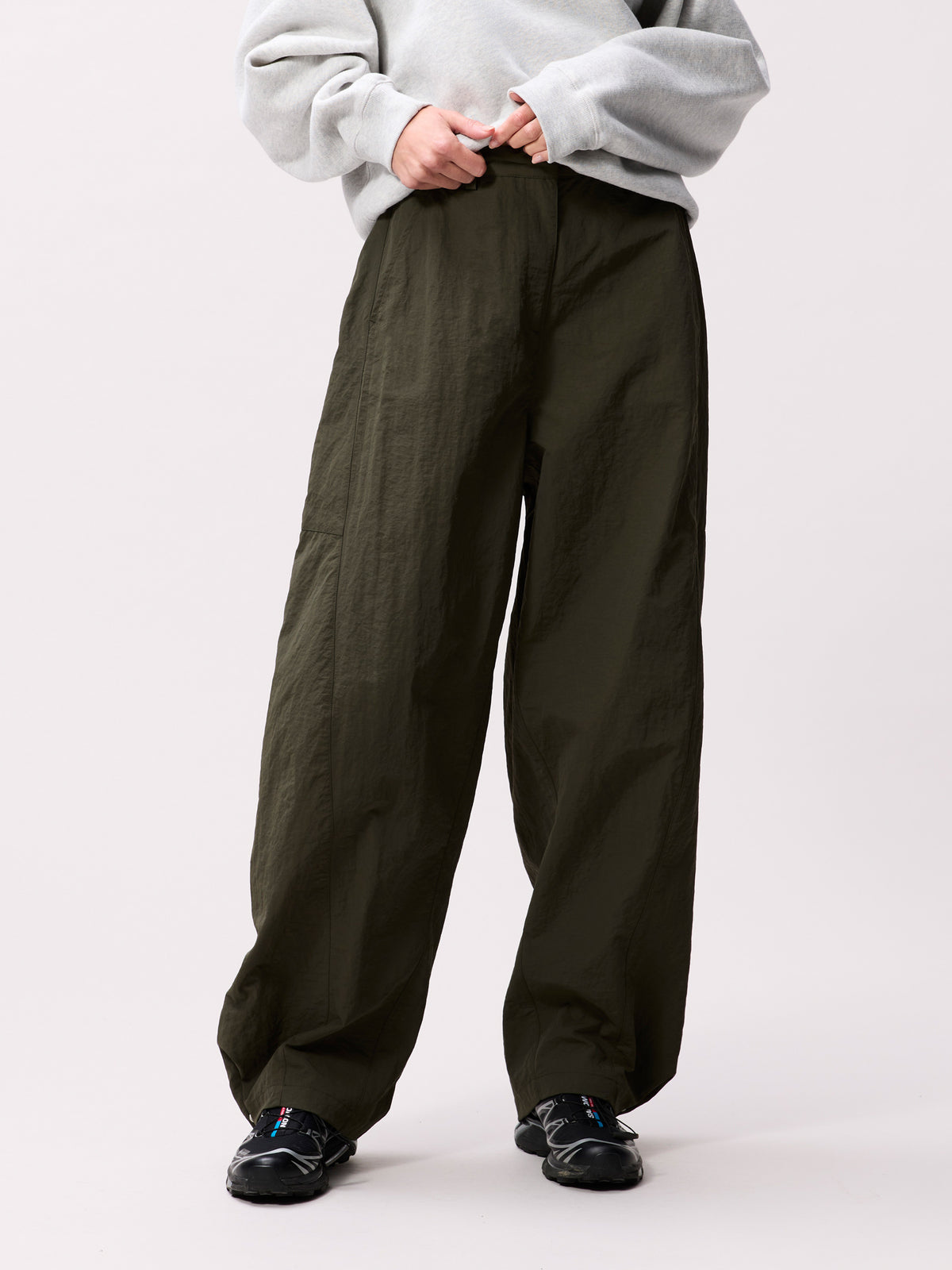 Barrel shaped trousers | Mountain View