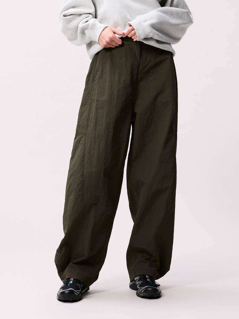 Barrel shaped trousers | Mountain View